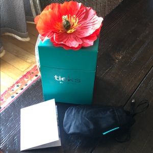Tieks box with bag, tissue paper and poppy flower